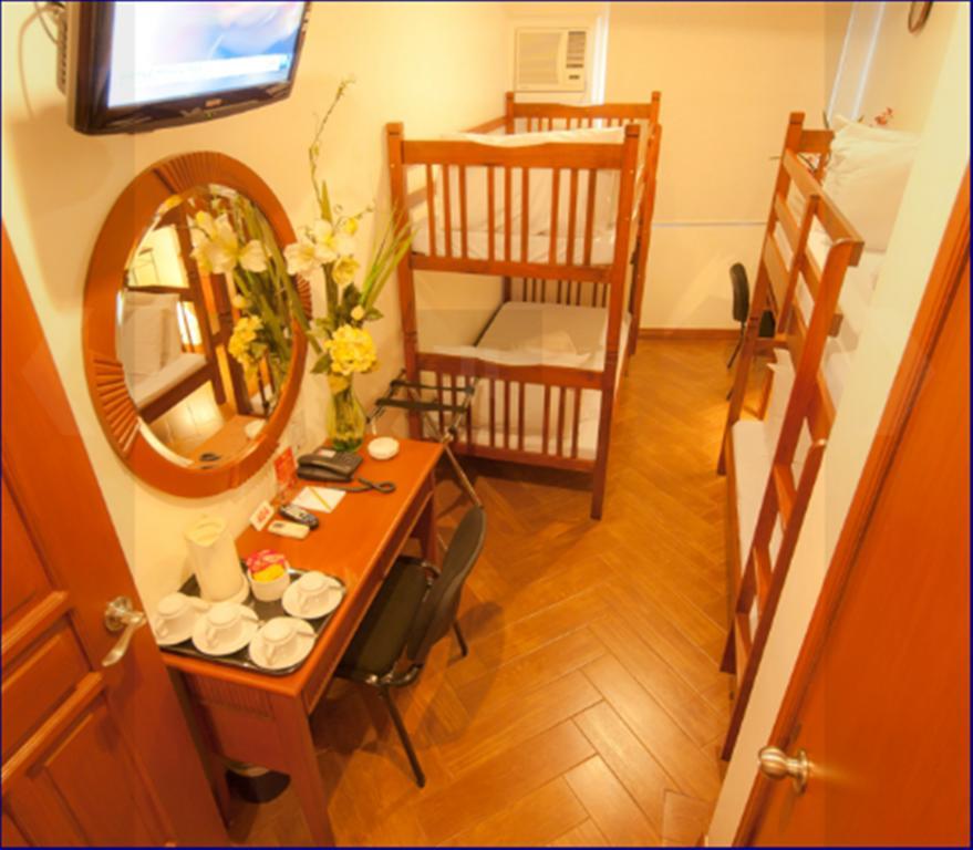 Avitel Hotel Makati City Room photo